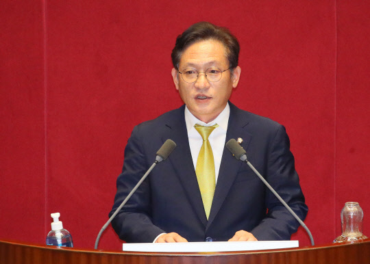 배진교 정의당 원내대표가 22일 국회 본회의에서 비교섭단체 대표연설을 하고 있다.  연합뉴스